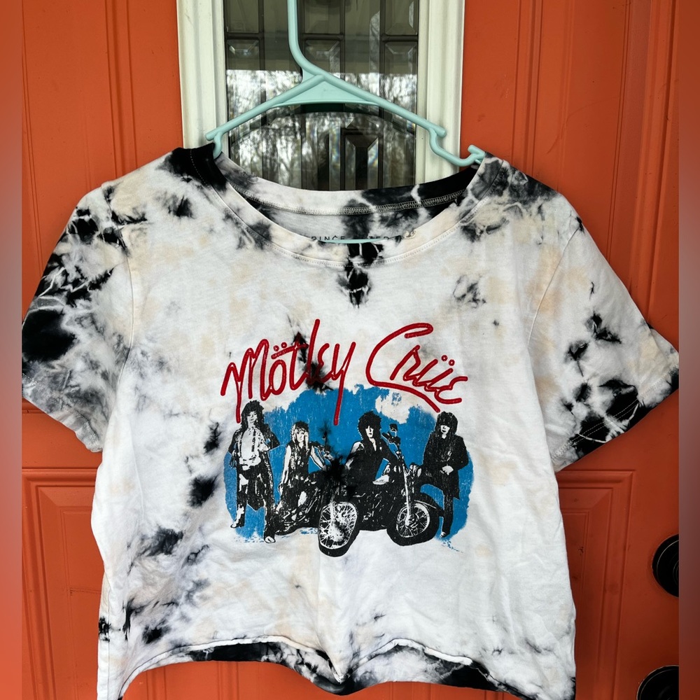 Cropped Motley Crue Rock Band Tee